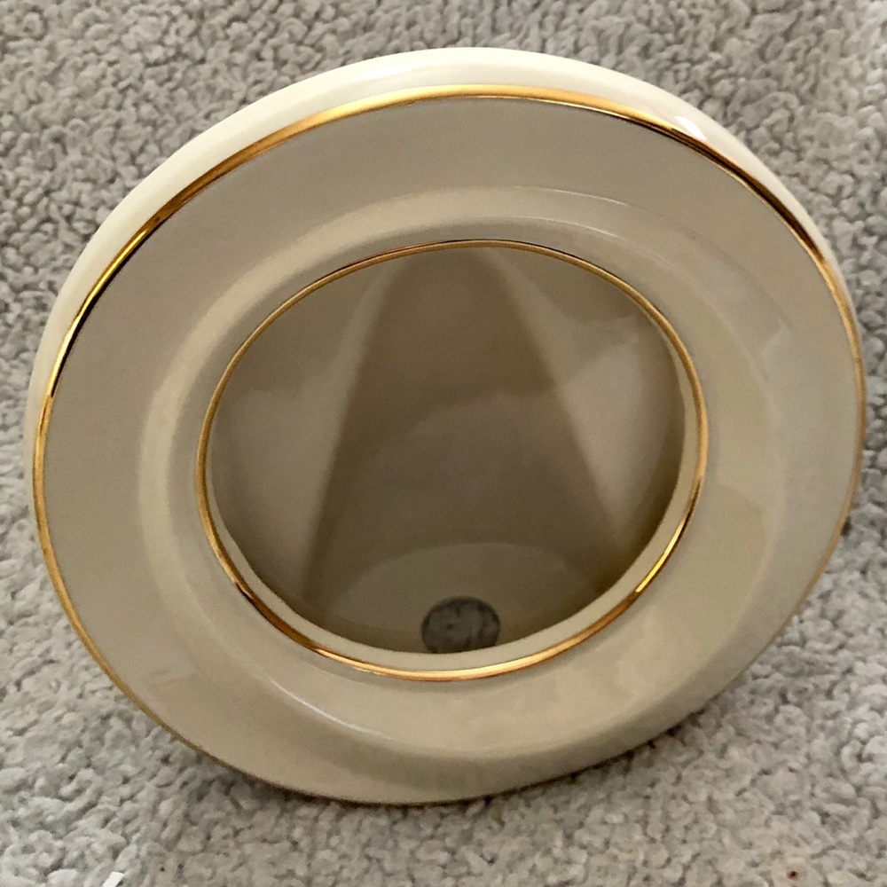 Lenox Ivory and Gold Picture frame. NEW IN BOX